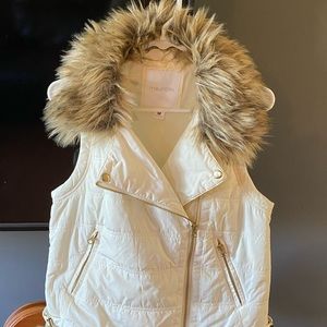 Cream Maurice’s vest with fur collar, size medium.
